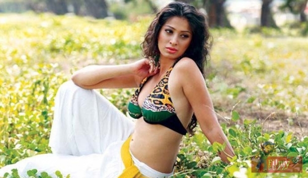 Hot heroine dating a director?